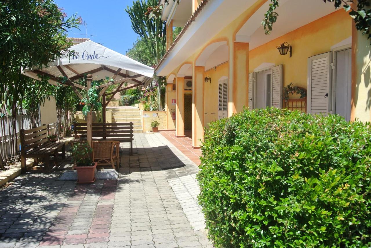Residence Le Onde Badesi Exterior foto